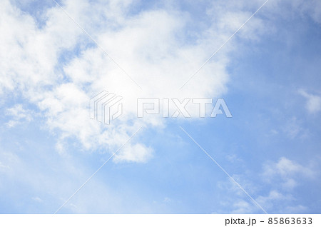 雨上がりの青空と雲|乾燥した冬の空 雨上がりの青空と雲|乾燥した冬の空 85863633