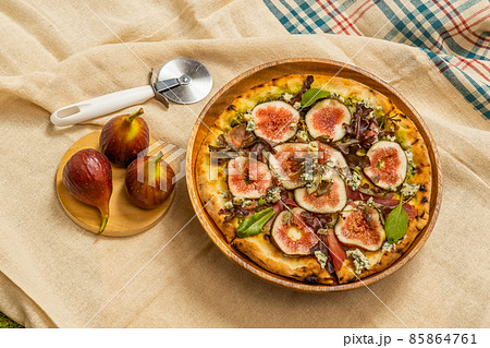 ピッツア　Italian home-made pizza 85864761