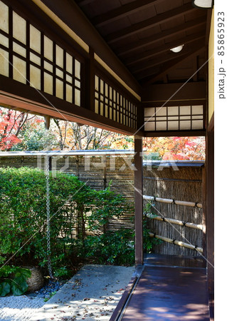 紅葉真っ盛り 秋の丈山苑 詩泉閣 紅葉真っ盛り 秋の丈山苑 詩泉閣 85865923