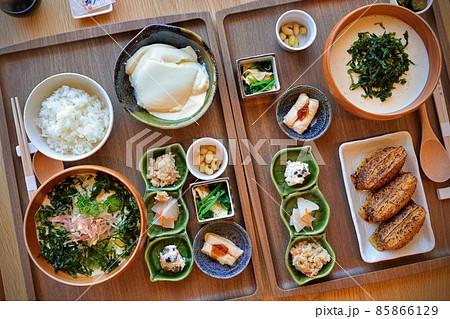 なりかけ豆腐の冷汁と納豆汁と稲荷 なりかけ豆腐の冷汁と納豆汁と稲荷 85866129