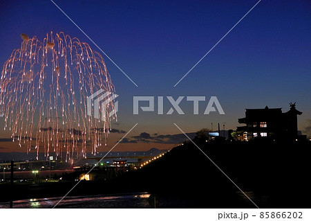 黄昏の空と八戸花火大会と蕪島 黄昏の空と八戸花火大会と蕪島 85866202