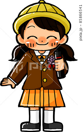 卒業証書を持ってにっこり笑顔のこども 85866541