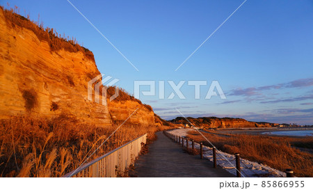 永遠に続く長い崖(左側) 永遠に続く長い崖(左側) 85866955