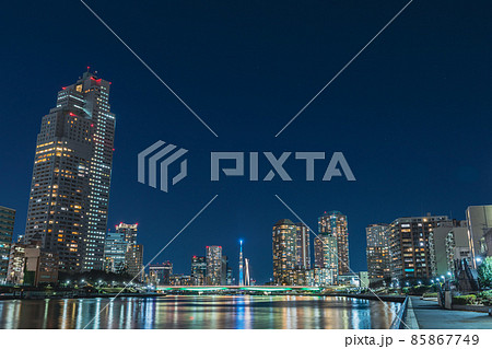 夜景「東京都」東京スカイツリーと中央区に立つタワーマンション 夜景「東京都」東京スカイツリーと中央区に立つタワーマンション 85867749