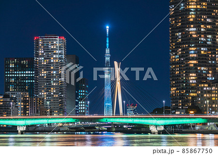 夜景「東京都」東京スカイツリーと中央区に立つタワーマンション 夜景「東京都」東京スカイツリーと中央区に立つタワーマンション 85867750