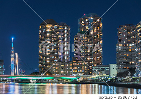 夜景「東京都」東京スカイツリーと中央区に立つタワーマンション 夜景「東京都」東京スカイツリーと中央区に立つタワーマンション 85867753