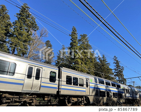 北鎌倉駅から鎌倉駅へ走る電車 85867789