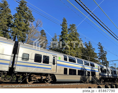 北鎌倉駅から鎌倉駅へ走る電車 85867790