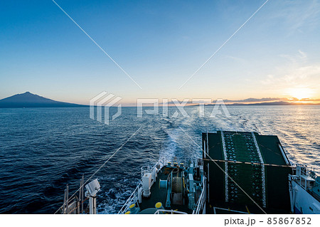 船上から見る夕日 (日本 - 北海道 - 日本海) 船上から見る夕日 (日本 - 北海道 - 日本海) 85867852