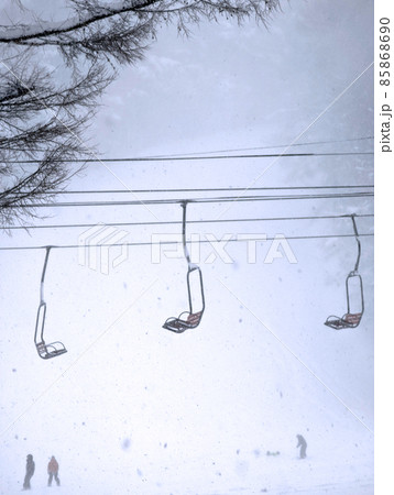 スキー場のリフト 85868690