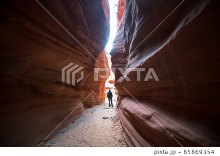 Slot canyon 85869354