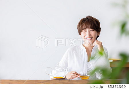 女性　ティータイム  85871369