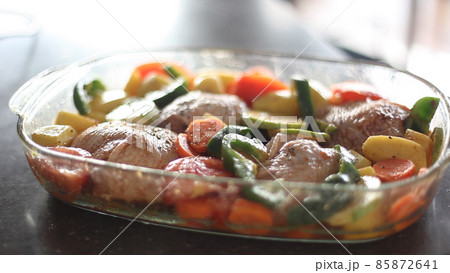Chicken with vegetables before roasting Chicken with vegetables before roasting 85872641