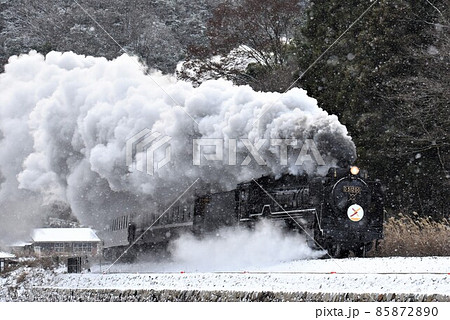 SLクリスマス号 JR山口線 撮影名所 雪景色 白井の里を行く SLクリスマス号 JR山口線 撮影名所 雪景色 白井の里を行く 85872890