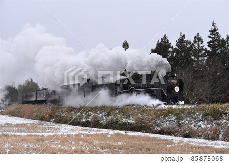 SLクリスマス号 JR山口線 雪降る徳佐駅を発進 SLクリスマス号 JR山口線 雪降る徳佐駅を発進 85873068