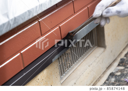 ペンキを塗る　ハケ 85874148