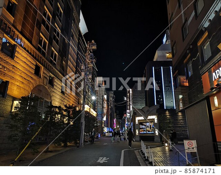 新宿 歌舞伎町界隈の夜の風景 新宿 歌舞伎町界隈の夜の風景 85874171