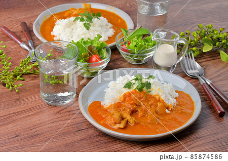 スパイシーチキンカレー、二人分、ランチのイメージ。カレーライス。 スパイシーチキンカレー、二人分、ランチのイメージ。カレーライス。 85874586