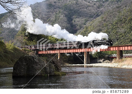 SLクリスマス号 JR山口線 撮影名所 長門峡駅を出発 SLクリスマス号 JR山口線 撮影名所 長門峡駅を出発 85875289