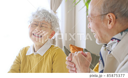 仲の良いシニアカップル 仲の良いシニアカップル 85875377