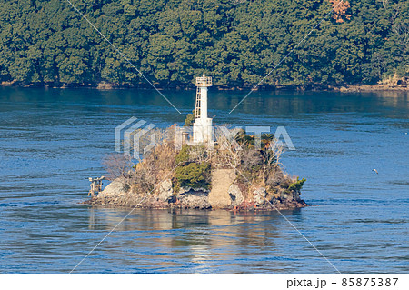 西海橋から見た冬の弁天島(市杵島神社) 長崎県 西海橋から見た冬の弁天島(市杵島神社) 長崎県 85875387