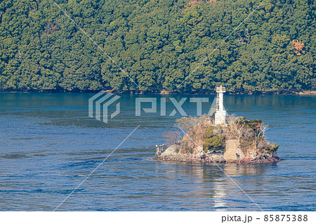 西海橋から見た冬の弁天島(市杵島神社) 長崎県 西海橋から見た冬の弁天島(市杵島神社) 長崎県 85875388