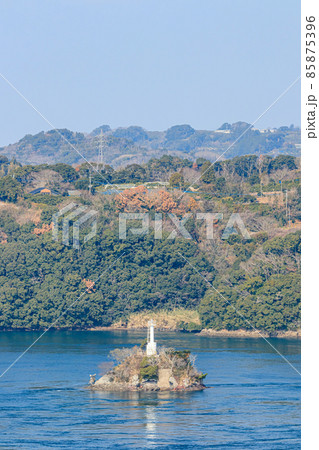 西海橋から見た冬の弁天島(市杵島神社) 長崎県 西海橋から見た冬の弁天島(市杵島神社) 長崎県 85875396