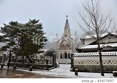 小京都　津和野　殿町通りの雪景色 85877607