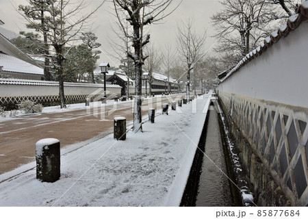 小京都　津和野　殿町通りの雪景色 85877684