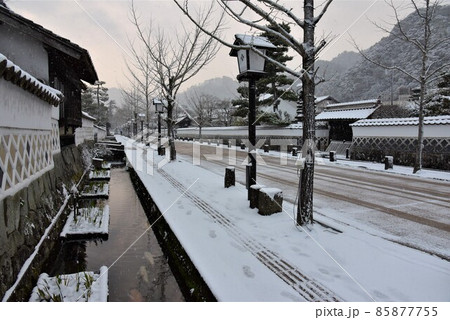 小京都　津和野　殿町通りの雪景色 85877755