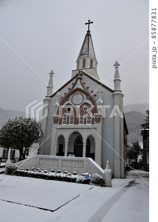 小京都　津和野　殿町通りの雪景色 85877831