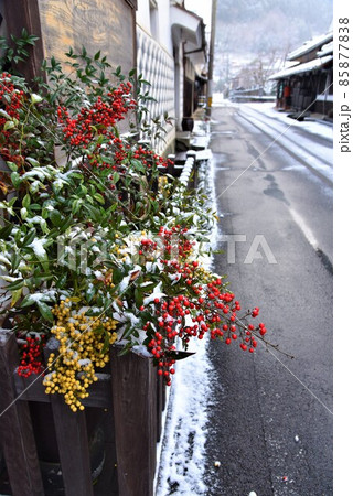 小京都　津和野　殿町通りの雪景色 85877838