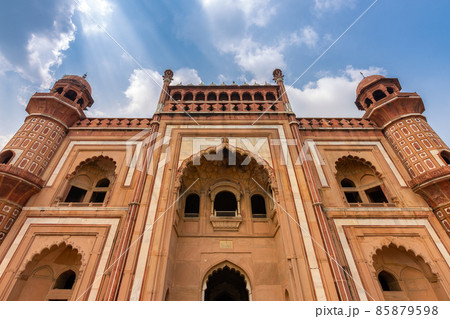 Facade details of the Safdarjung's Tomb in New Delhi, India 85879598