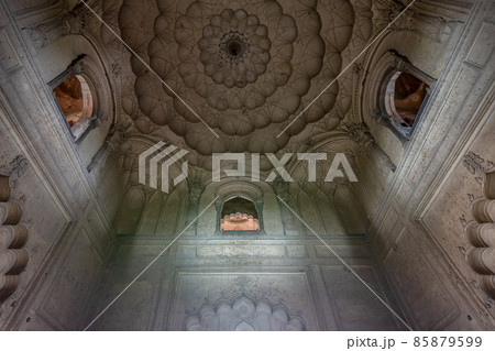 Ceiling art at the tomb chamber of Safdarjung's Tomb in New Delhi, India 85879599