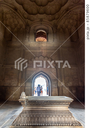 Grave of Safdarjung at Safdarjung's Tomb in New Delhi, India 85879600