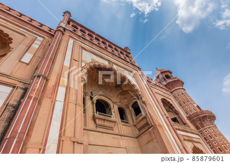 Facade details of the Safdarjung's Tomb in New Delhi, India 85879601