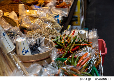 大阪のディープスポット鶴橋商店街 85880011