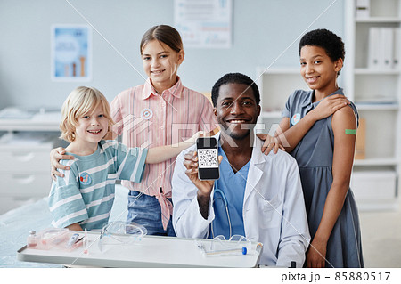 Happy Vaccinated Kids 85880517