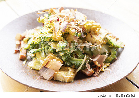 美味しい沖縄名物のゴーヤチャンプル 85883563