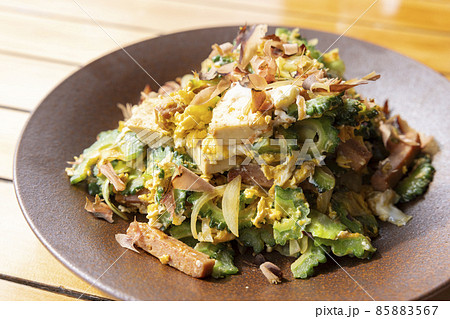 美味しい沖縄名物のゴーヤチャンプル 85883567