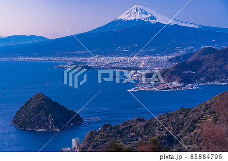 (静岡県)沼津の海岸線と富士山 (静岡県)沼津の海岸線と富士山 85884796