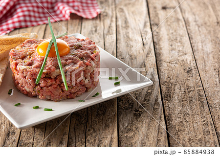 Beef steak tartare 85884938