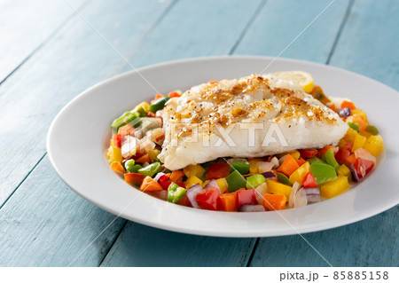 Grilled cod with vegetables 85885158