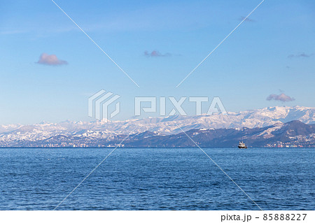 Fishing boat goes to the harbor of Arakli, Turkey 85888227