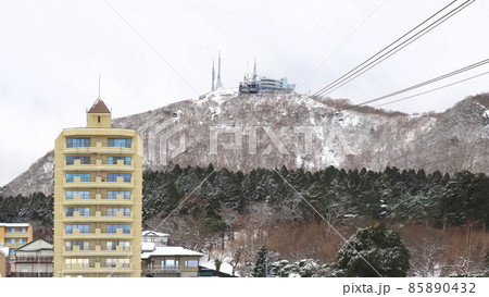 冬の函館山ロープウェイ山頂駅方向1 冬の函館山ロープウェイ山頂駅方向1 85890432