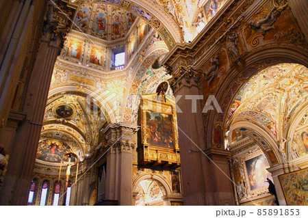 ベルガモのサンタ・マリア・マッジョーレ教会の内部 85891853