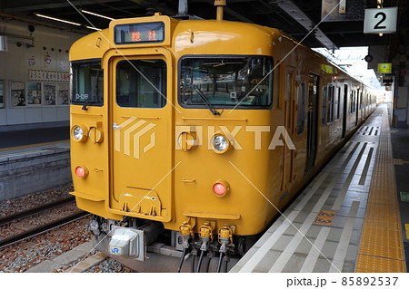 赤穂線の115系電車 総社行き(播州赤穂駅) 赤穂線の115系電車 総社行き(播州赤穂駅) 85892537