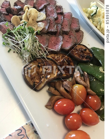 牛肉、椎茸、ピーマン、トマト、妻の手作り家庭料理、家庭で楽しむ夕ご飯、幸せ家族、コロナを楽しむ 牛肉、椎茸、ピーマン、トマト、妻の手作り家庭料理、家庭で楽しむ夕ご飯、幸せ家族、コロナを楽しむ 85893878