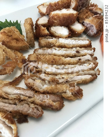トンカツ、豚肉、鶏肉、蓮根、紫蘇、妻の手作り家庭料理、家庭で楽しむ夕ご飯、幸せ家族、コロナを楽しむ 85894232