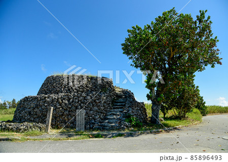 波照間島にあるコート盛の風景 波照間島にあるコート盛の風景 85896493